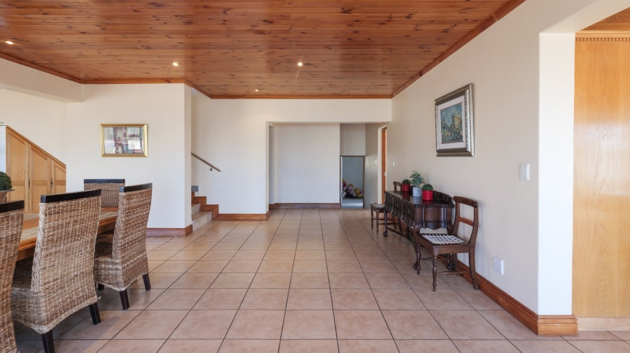 5 Bedroom Property for Sale in Oceanview Heights Western Cape